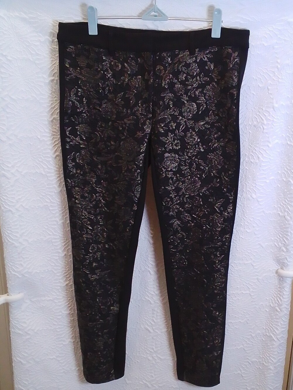 White House Black Market The Skinny Pants 8 Black Floral Jacquard Ponte Ankle